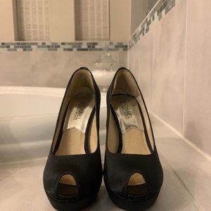 Michael Kors Nadia Pump size 4 (Like new)